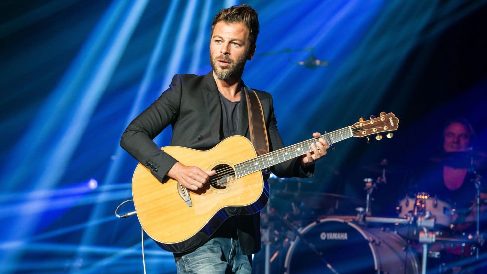 54bd38c920098_-_hbz-french-men-christophe-mae